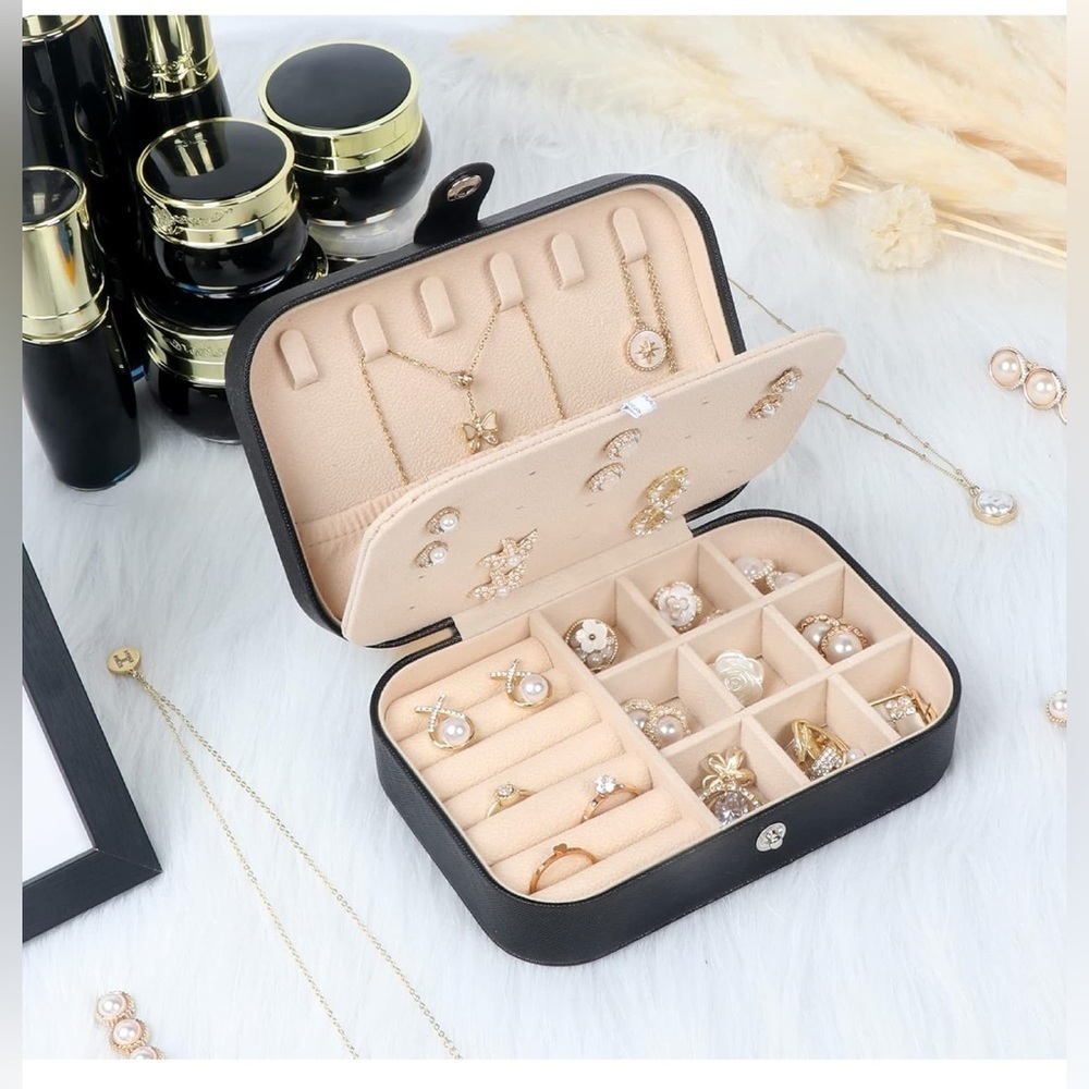 Black travel jewelry holder - Picture 6 of 9